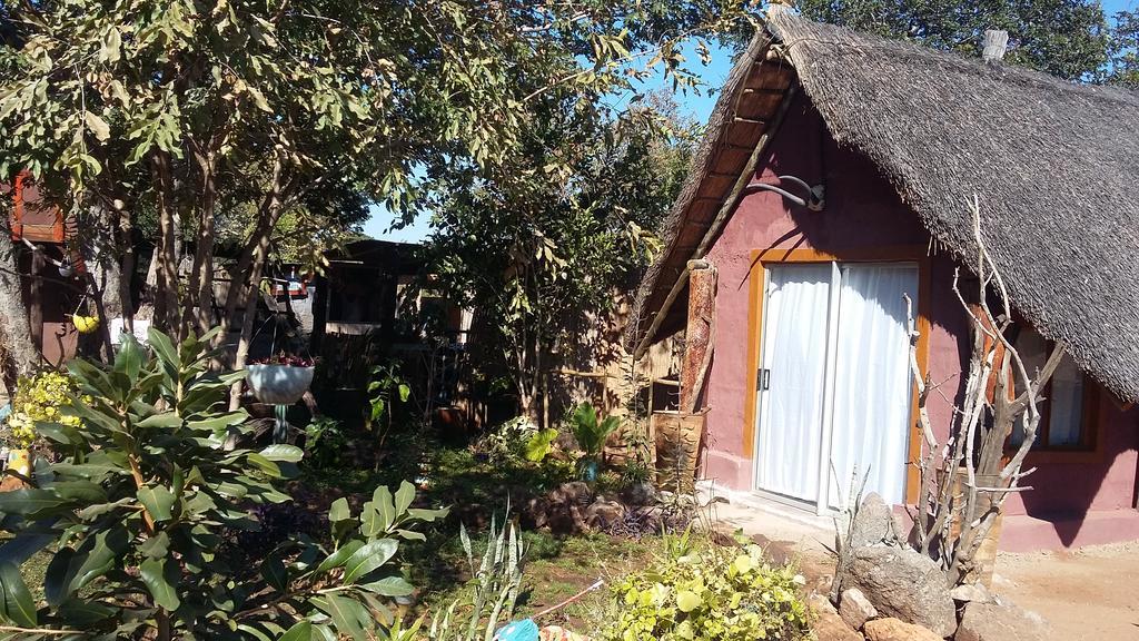 Elephant Trail Guesthouse And Backpackers Kasane Exterior foto